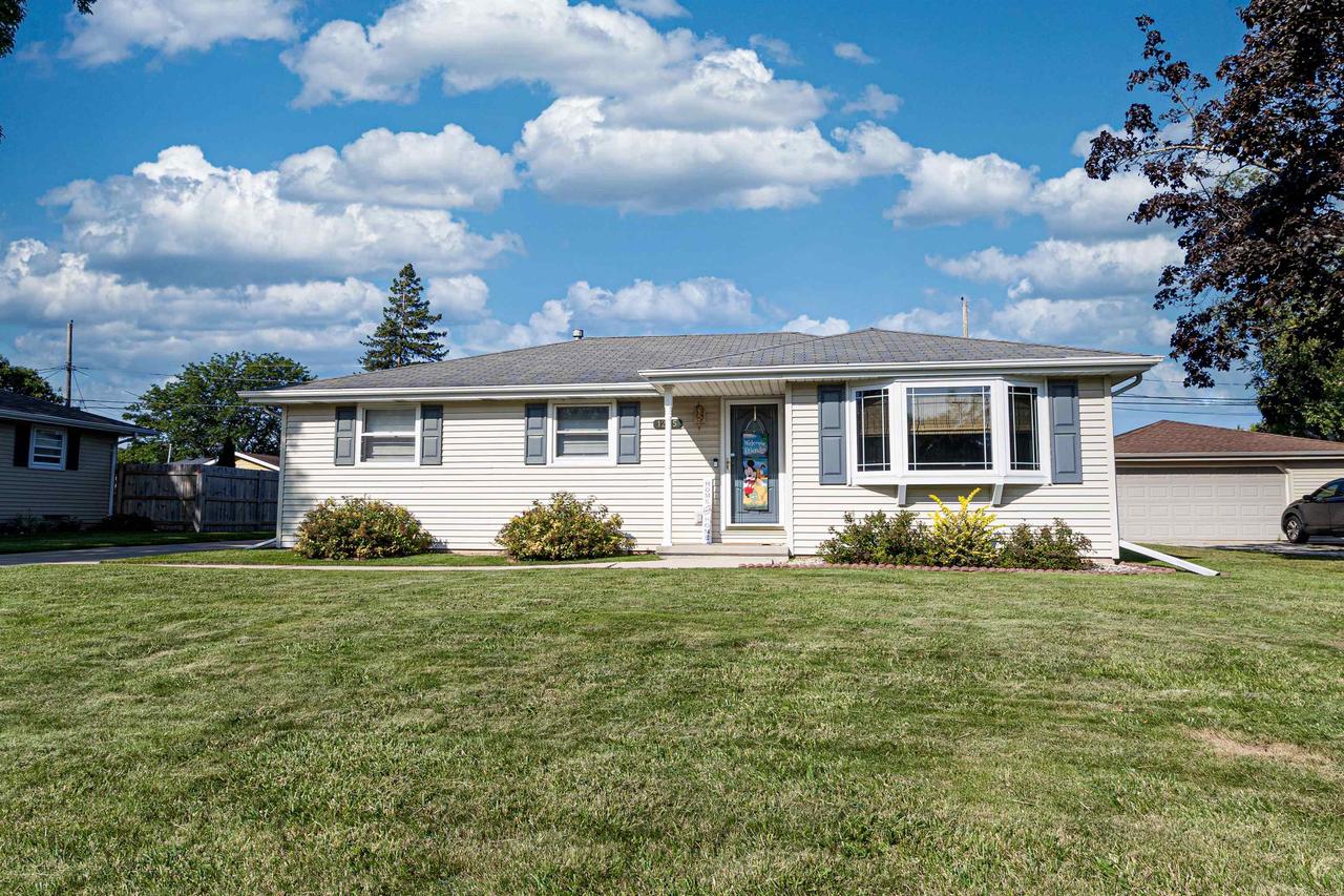 Wild Rose Ln, Neenah, WI 54956