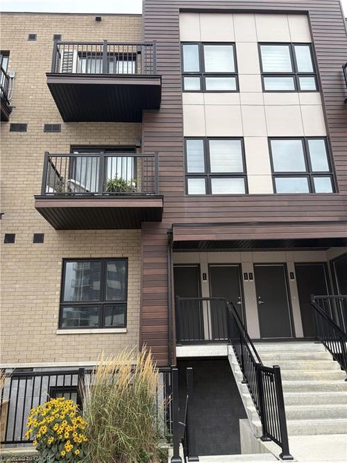 c18-10 Palace St, Kitchener, ON, N2E0J3 | Card Image