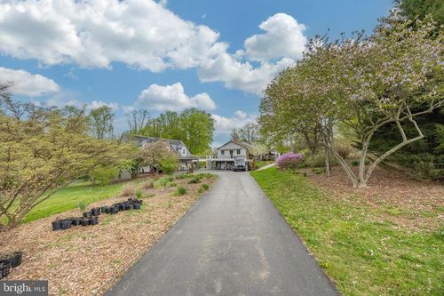 1739 Middletown Rd, GLEN MILLS, PA, 19342-1908 | Card Image