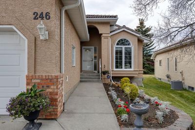 246 Hamptons Pk Nw, Home with 3 bedrooms, 3 bathrooms and 4 parking in Calgary AB | Image 2