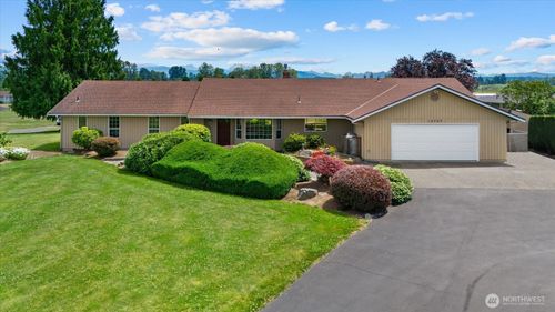 15727 19th Ave Ne, Arlington, WA, 98223-9603 | Card Image