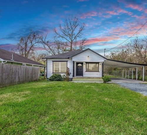 116 Trahan St, Ames, TX, 77575-9582 | Card Image