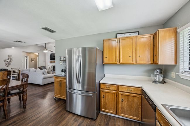 Plenty of counter space and storage! | Image 11
