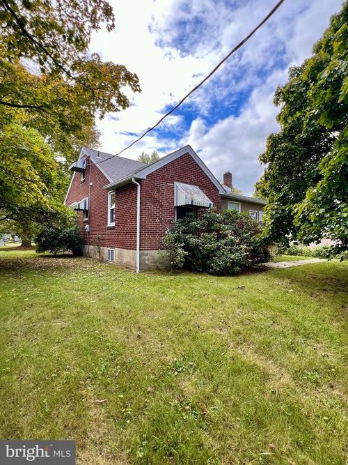 636 Ben Franklin Hwy E, BIRDSBORO, PA, 19508-1533 | Card Image