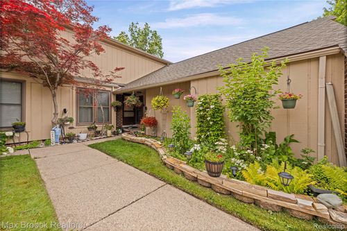 31723 Forest Ln, Warren, MI, 48093-5586 | Card Image