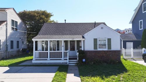 324 13th St S, Brigantine, NJ, 08203-2218 | Card Image