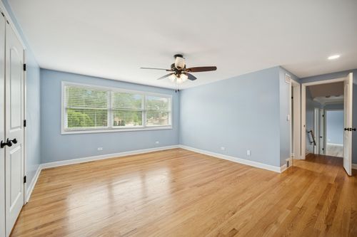 2425 Drury Ln, Arlington Heights, IL, 60004-3417 | Card Image