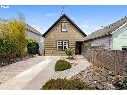 760 Jerome Ave, Astoria, OR, 97103-4814 | Card Image