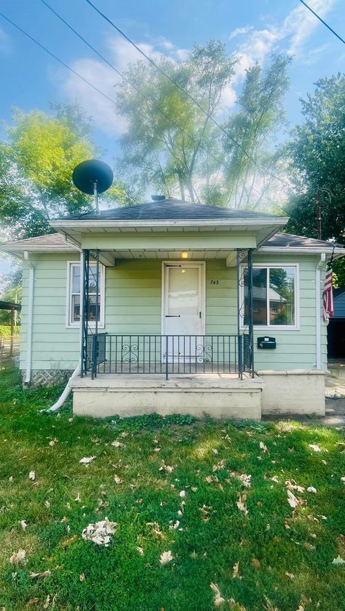 743 Neubert Ave, Flint, MI, 48507-1718 | Card Image