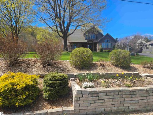 12535 Bluff Rd, Traverse City, MI, 49686-8535 | Card Image
