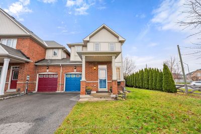 23 Barnwood Dr, House attached with 3 bedrooms, 3 bathrooms and 3 parking in Richmond Hill ON | Image 2