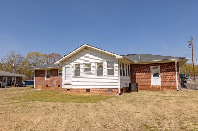 111 Central Ave, House other with 3 bedrooms, 2 bathrooms and null parking in Honea Path SC | Image 18