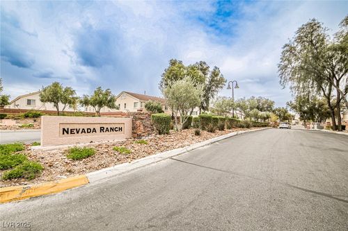 unit-103-4833 Straight Flush Dr, Las Vegas, NV, 89122-2595 | Card Image