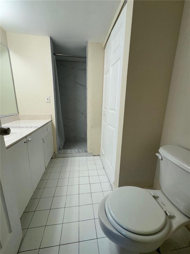 APT-315 - 4215 University Dr, Condo with 2 bedrooms, 2 bathrooms and null parking in Sunrise FL | Image 45