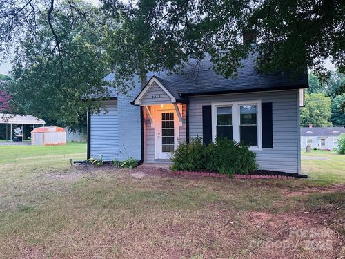 2212 16th Ave Ne, Hickory, NC, 28601-2942 | Card Image