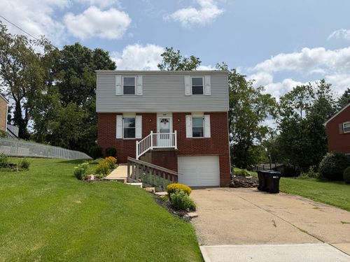 142 Convair Dr, Coraopolis, PA, 15108-2404 | Card Image