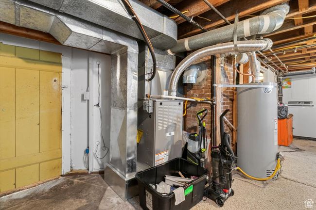 Utility room with washer / clothes dryer and gas water heater | Image 45