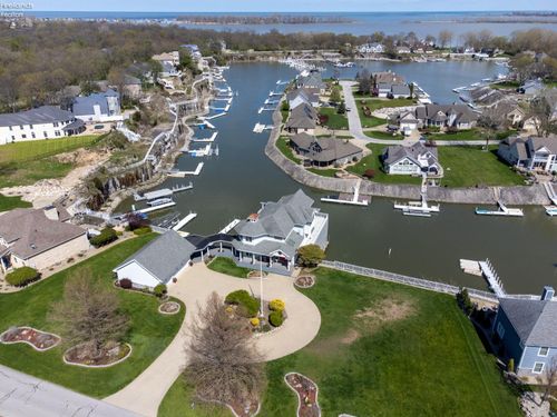 4009 S Woodcliff Dr, Marblehead, OH, 43440-3052 | Card Image