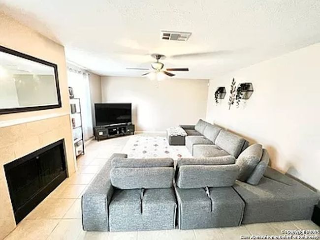 9906 Autumn Dawn, House other with 3 bedrooms, 3 bathrooms and null parking in Converse TX | Image 11