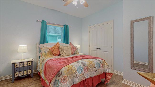 Alternative view of the guest bedroom. | Image 26