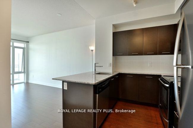 812 - 360 Square 1 Dr, Condo with 1 bedrooms, 1 bathrooms and 1 parking in Mississauga ON | Image 5