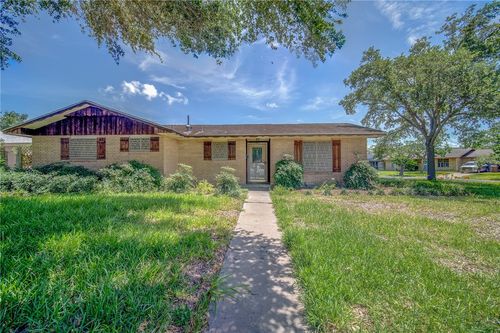 1601 Spicewood Dr, Corpus Christi, TX, 78412-4707 | Card Image