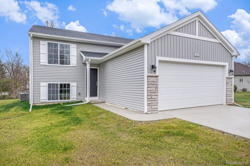 2297 Plum Tree Ct, Burton, MI, 48519-1567 | Card Image