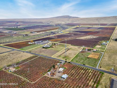 14306 W Acord Rd, Benton City, WA, 99320-8697 | Card Image