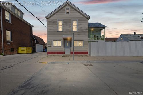 11410 Mackay St, Hamtramck, MI, 48212-2952 | Card Image