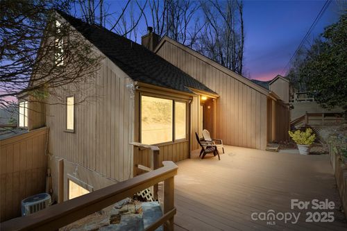 33 Fairway Loop, Burnsville, NC, 28714-8720 | Card Image