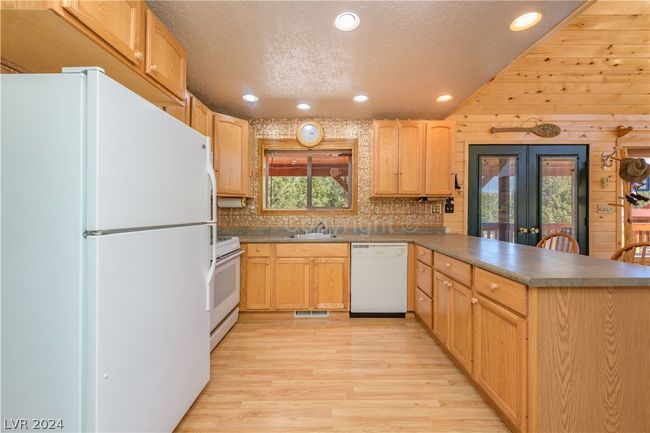 85 - 840 E Cedar Dr, House other with 2 bedrooms, 2 bathrooms and null parking in Mammoth Creek UT | Image 16