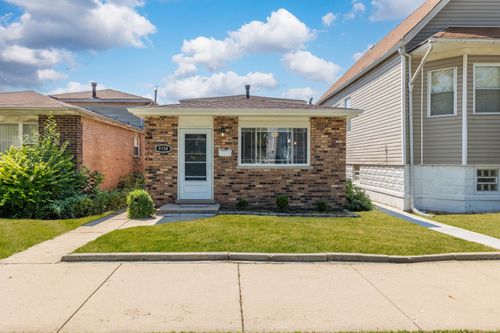 9154 S Luella Ave, Chicago, IL, 60617-3850 | Card Image