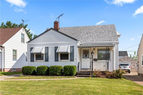 8702 Behrwald Ave, Brooklyn, OH, 44144-2670 | Card Image