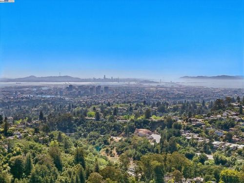 2323 Mastlands Dr, Oakland, CA, 94611-2755 | Card Image