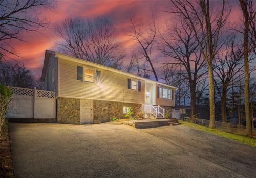 182 Old State Rd, Highland Fls, NY, 10928-4304 | Card Image