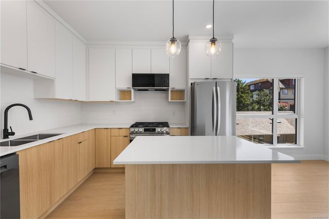 320 - 2629 Millstream Rd, Condo with 2 bedrooms, 1 bathrooms and 1 parking in Langford BC | Image 4