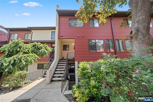 105 River Rd, Nutley, NJ, 07110-3522 | Card Image