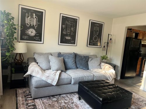 4335 Crestdale Ave, West Bloomfield, MI, 48323-1130 | Card Image