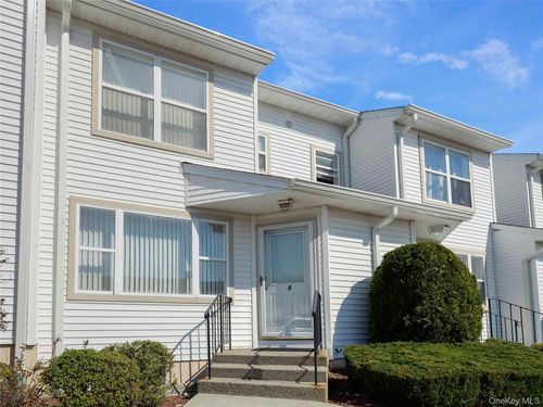8 Yorkshire Ct, Nanuet, NY, 10954-3852 | Card Image
