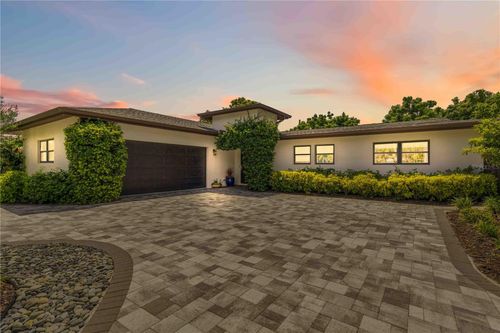 2410 Siesta Dr, SARASOTA, FL, 34239-5401 | Card Image