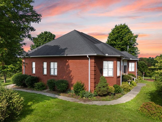 225 Hilltop Rd, Home with 3 bedrooms, 3 bathrooms and null parking in East Bernstadt KY | Image 68
