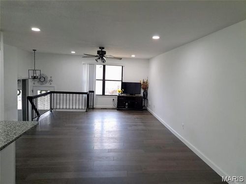 2336 Hempline Ct, Saint Louis, MO, 63129-4325 | Card Image