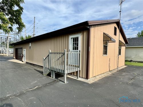 220 Rolland St, Bryan, OH, 43506-1136 | Card Image