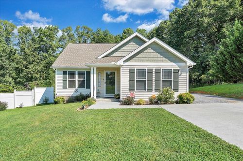 297 Twelve Oaks Dr, Hardy, VA, 24101-5604 | Card Image