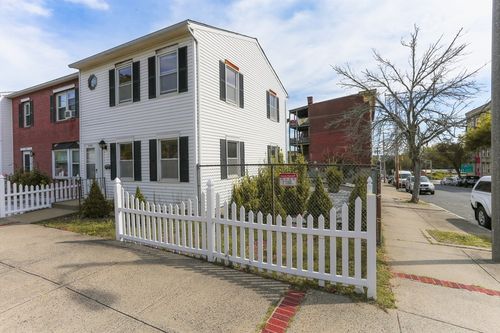 494-494 Maple St, Holyoke, MA, 01040-3714 | Card Image