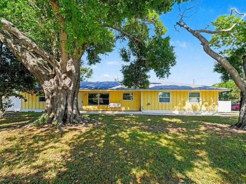 704 S Lockwood Ridge Rd, SARASOTA, FL, 34237-8322 | Card Image