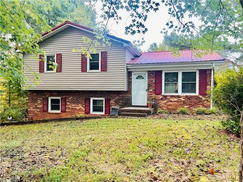 270 Woodcreek Dr, Mount Airy, NC, 27030-8056 | Card Image