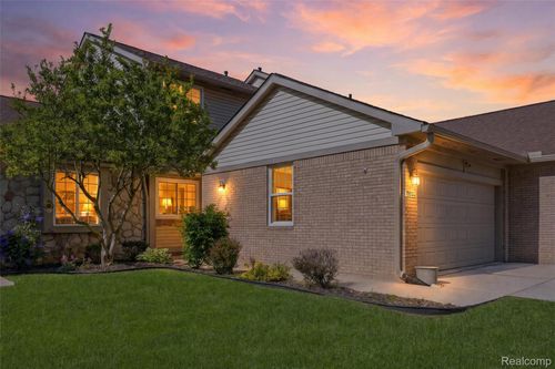 22852 Woodcreek Dr, Taylor, MI, 48180-9320 | Card Image