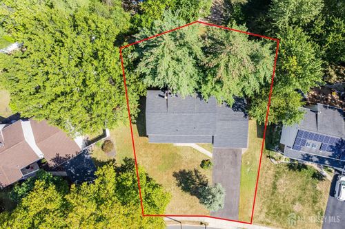 9 Donald Ave, Kendall Park, NJ, 08824-1618 | Card Image