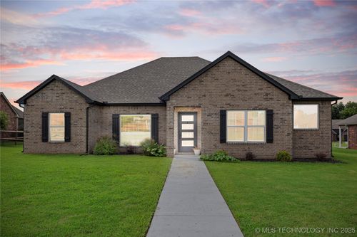 5301 Barnett Ave, Bartlesville, OK, 74006-6910 | Card Image